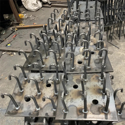 图纸中如何确定周口预埋件的位置？